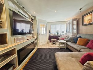 Lounge- click for photo gallery